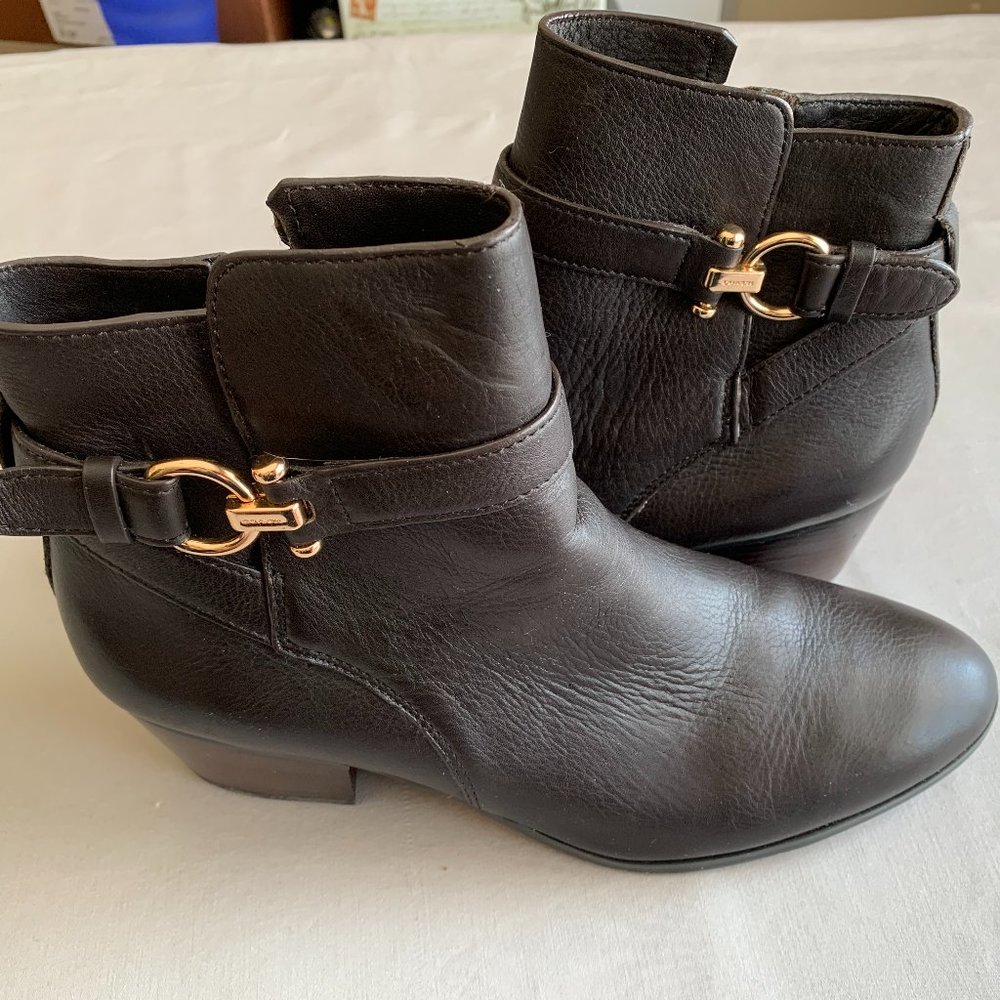 Coach women's Paulina black leather ankle boots size 8M